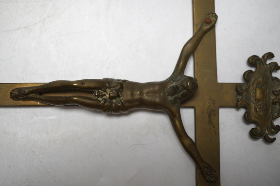 An 18th century Spanish bronze crucifix commemorating the papal visit of Pope Clementine XIII in 1762, 33.5cm long. Condition - fair